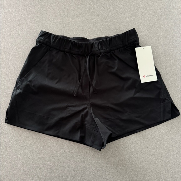 lululemon athletica Pants - NWT Lululemon Women's Black Shorts - Size M